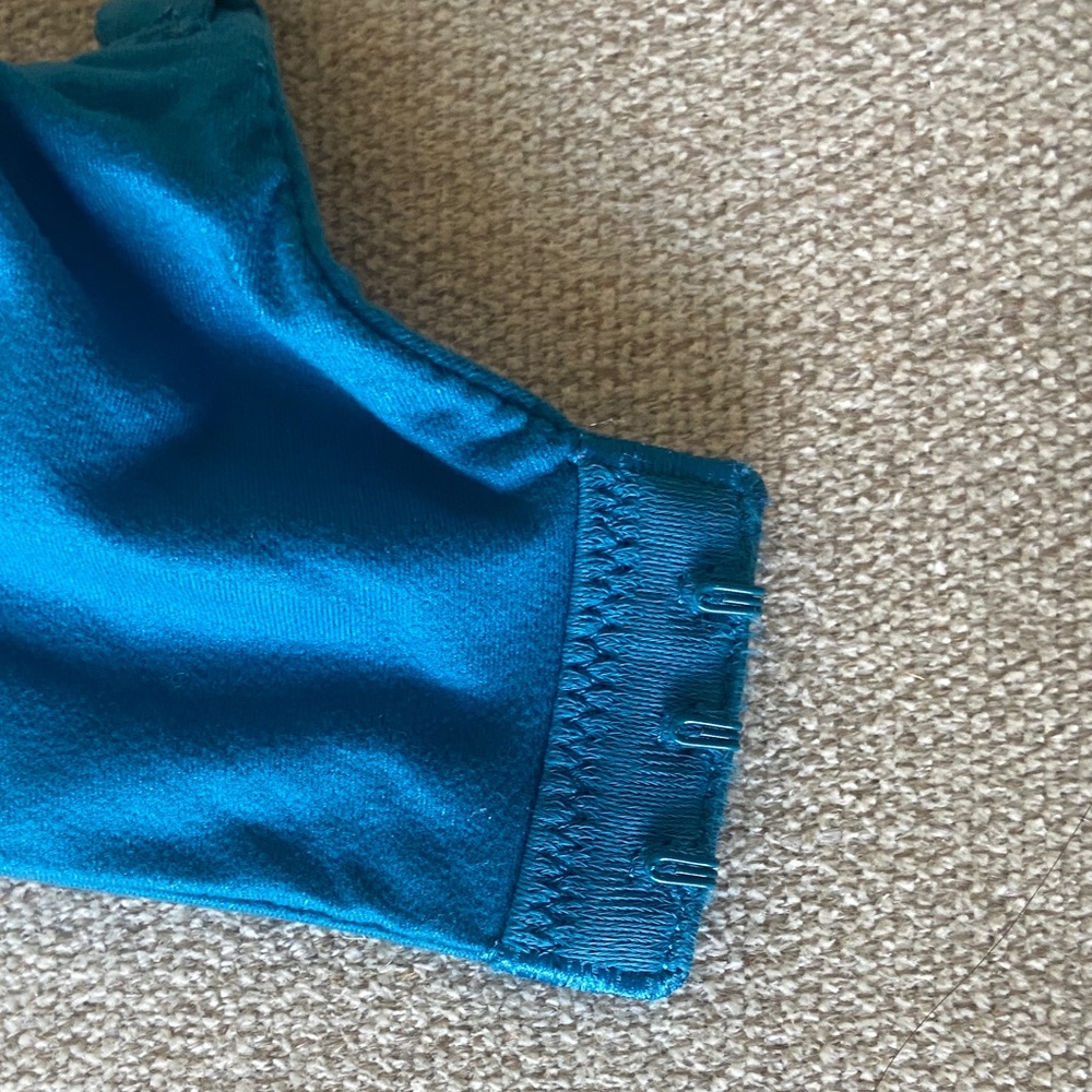 Sale! Victoria's Secret Vibrant Blue Lace Bra, lined Demi underwire 34DDD - Picture 9 of 15